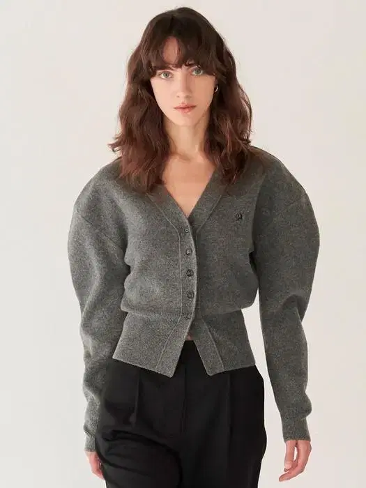 [다이애그널 ROUND SILHOUETTE WOOL CARDIGAN